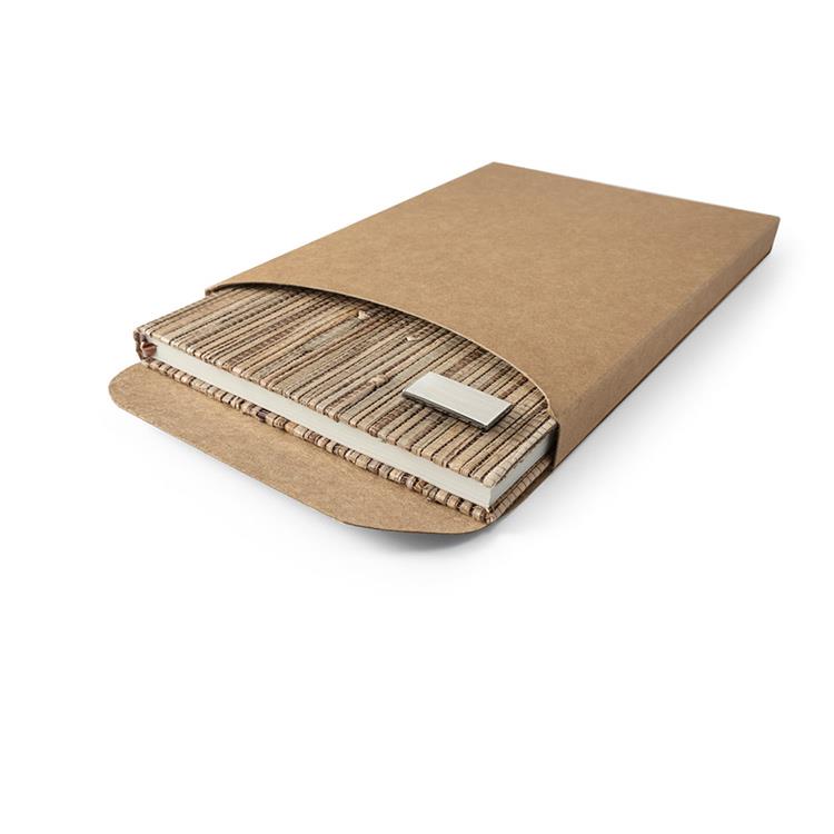 Caderno A5 personalizado com capa dura em palha natural