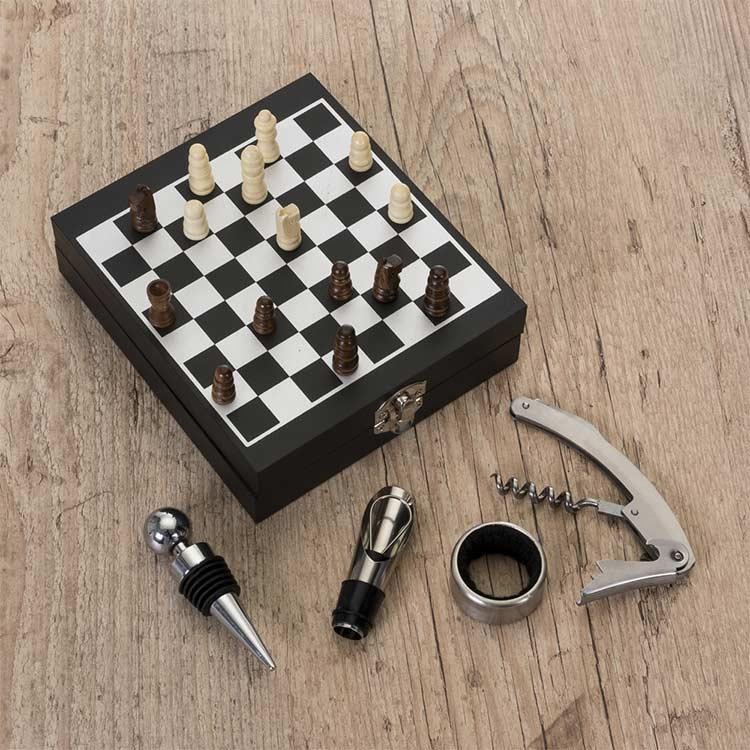 Kit vinho com jogo de xadrez personalizado