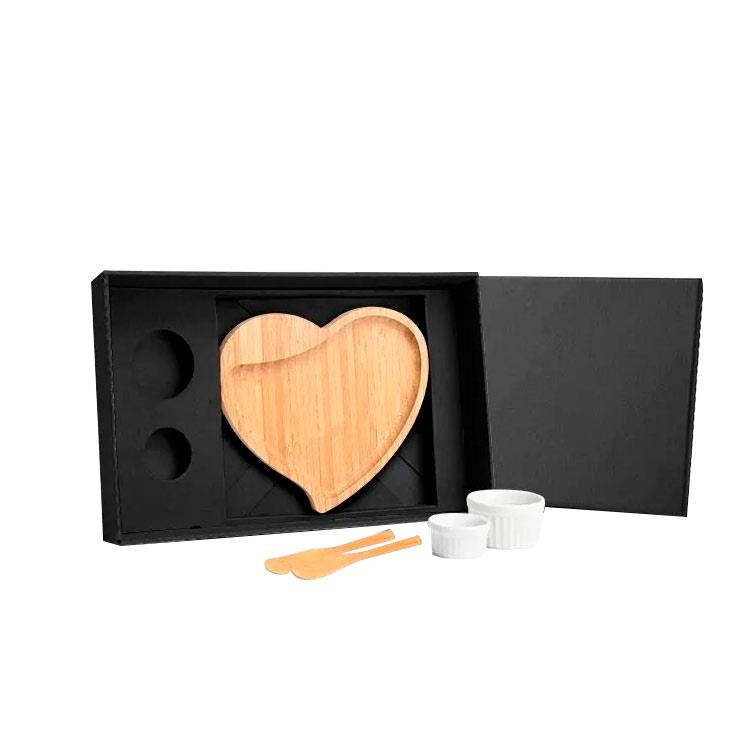 Petisqueira em bambu formato coração personalizada - KCH311