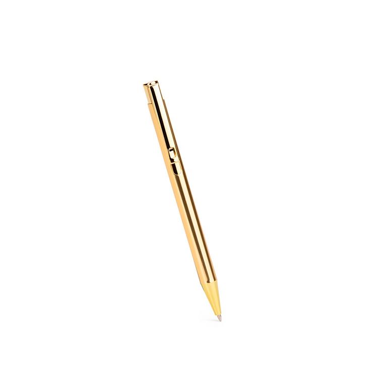 Caneta com tinta azul