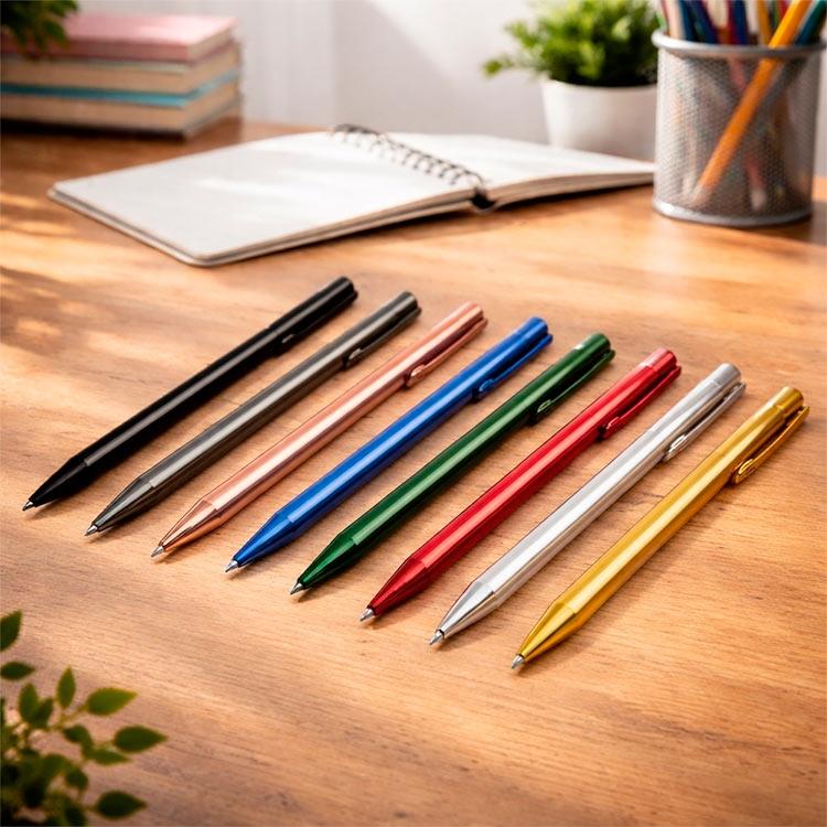 Caneta com tinta azul