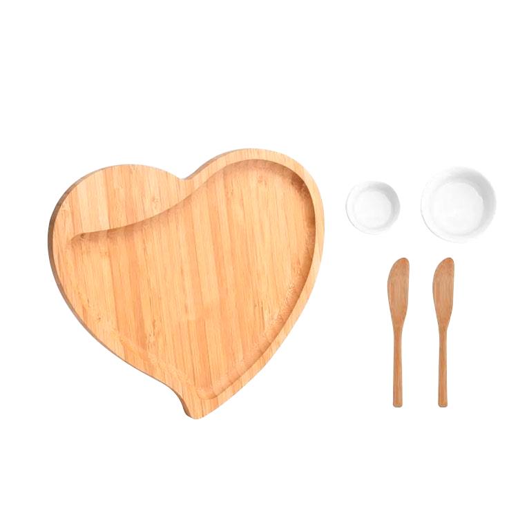 Petisqueira em bambu formato coração personalizada - KCH311